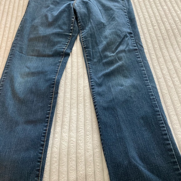 Levi's Classic Indigo Jeans - Picture 12 of 15